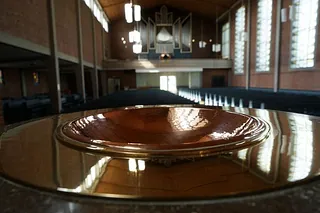 Taufbecken in der Martin-Luther-Kirche