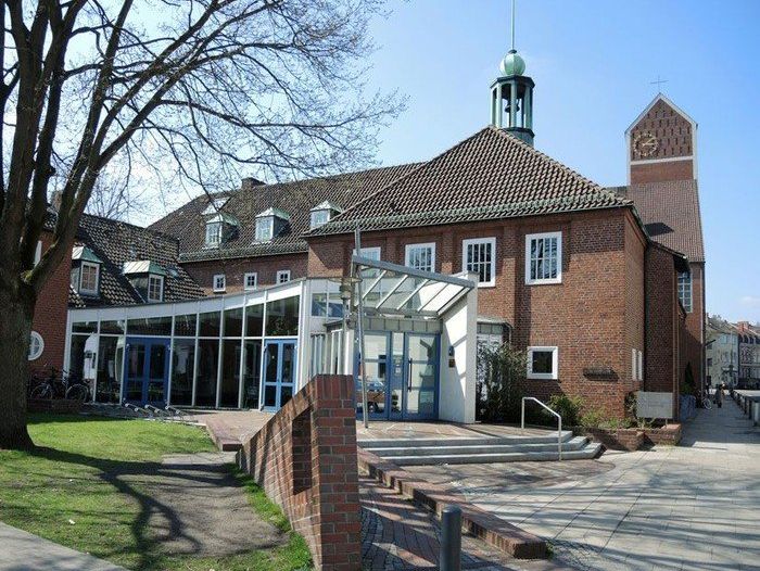 Eingang des Gemeindezentrums an der Neukirchstraße