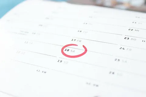 Ein Kalenderblatt mit Wochenansicht, Samstag der 18. ist mit einem roten Filzstiftkreis umrundet