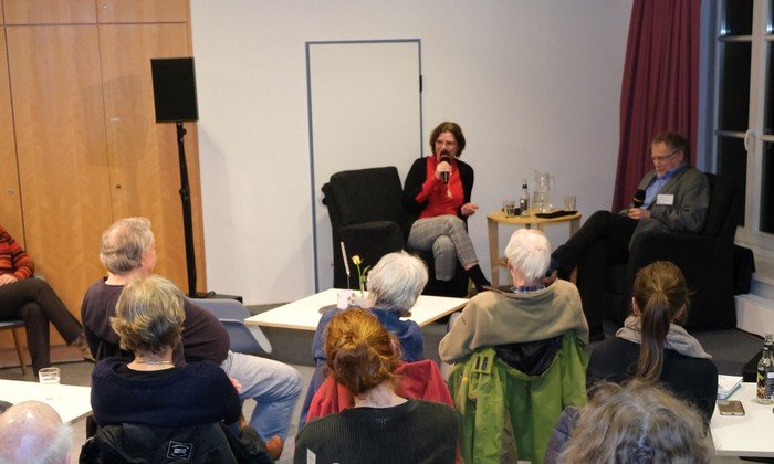Diskussion in Käthes Café mit Christina Vogt