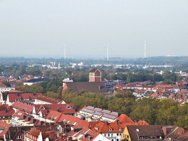 Blick aus dem Riesenrad auf der Bürgerweide auf die Martin-Luther-Kirche